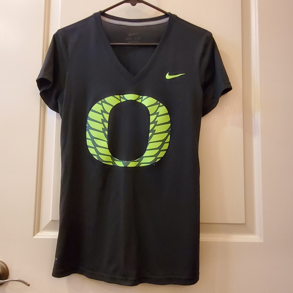 NIKE DRI-FIT University of Oregon Geometric “O”